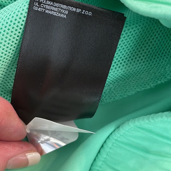 North-face Women’s Lime Green  Short Shorts  Tie Zipper Pockets Size Medium - Picture 5 of 6